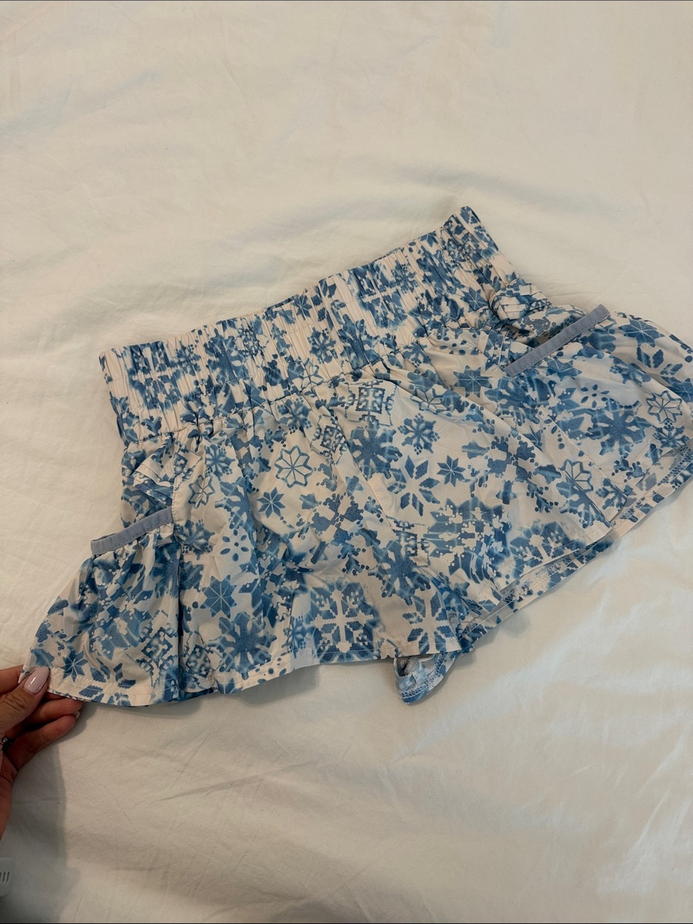 Blue snowflake print Ruffle Women’s Shorts